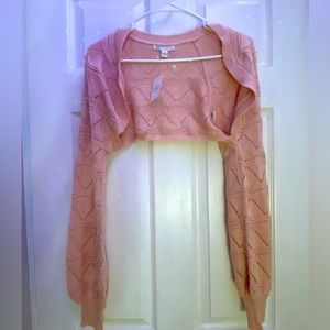 Selling a never been worn, Long Sleeve Open Front Diamond Knit Shrug